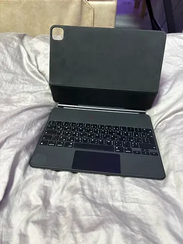 Apple Magic Keyboard case — working condition 12.9inch