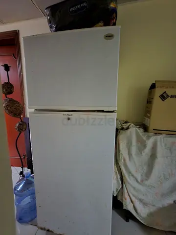 Used Refrigerator  is available in shabiya, Musaffah