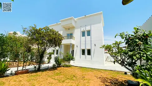 فيلا جميلة مكونة من 5 غرف نوم متاحة للإيجار في منطقة الجازات بالشارقة