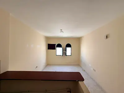 استوديو واسع بمطبخ شبه منفصل | موقع حيوي في البطينة