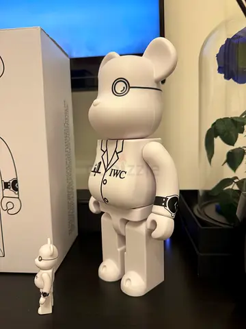 IWC the watchmaker Bearbrick-collectible figures – set of 2 (white). 100% and 400%