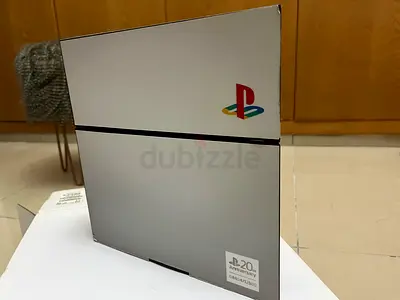 PS4 + 4 Games (20th Anniversary Sticker)