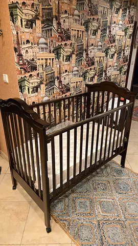 Juniors baby crib