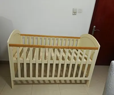 Baby Cot Bed Wooden Cream Convertible Crib Adjustable Toddler Bed