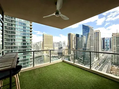 Canal &amp; Marina skyline views | Spacious Unit