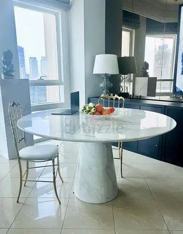 White dining table 1.40m dia - marble effect