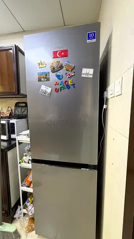 Hitachi - stainless steel refrigerator with bottom freezer — working condition