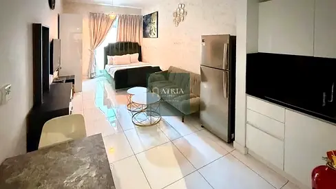 استوديو مفروش | شرفة | إطلالة على المسبح ووسط المدينة | Plazzo Heights JVC