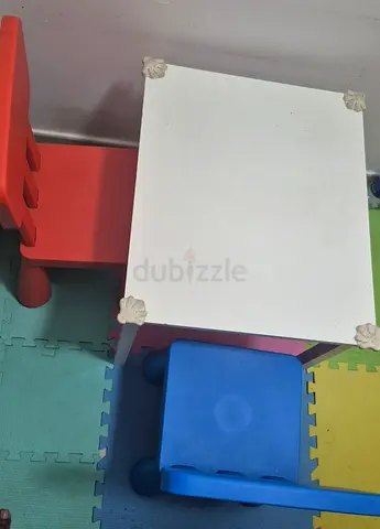 Wooden Table with 2 plastic chairs