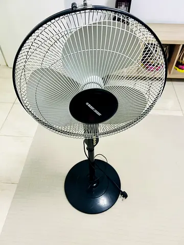 Heavy duty Black and Decker Adjustable Pedestal Fan - Good Working Condition