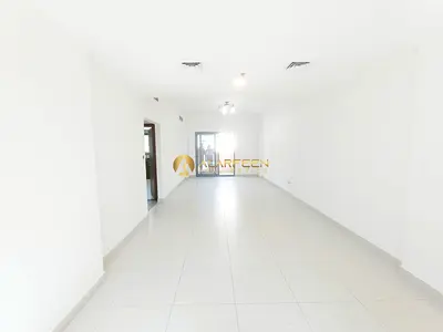 شقة بغرفة نوم واحدة | ساندوفال بارك ريزيدنس JVC | الوصول إلى الشرفة والمسبح | إطلالة على وسط المدينة