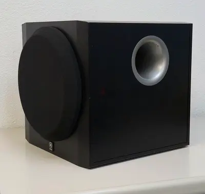 Yamaha SW216 Powerful Subwoofer
