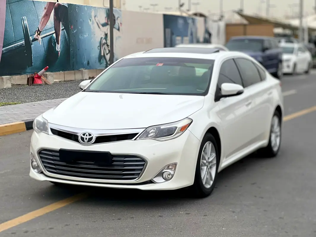 Toyota Avalon 2014 — photo 1 of 20