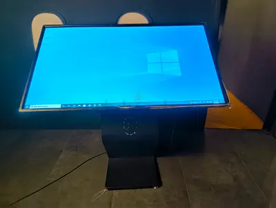 Touchscreen Monitor on Stand (Windows) - Good working condition