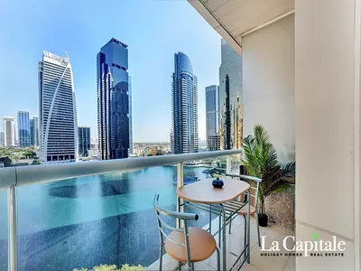 LAKE VIEW | NEAR METRO STATION | UPGRADED