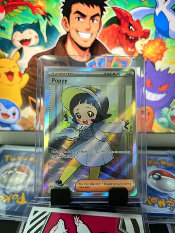 Pokemon - Poppy Supporter Illustration Rare - Holo Foil