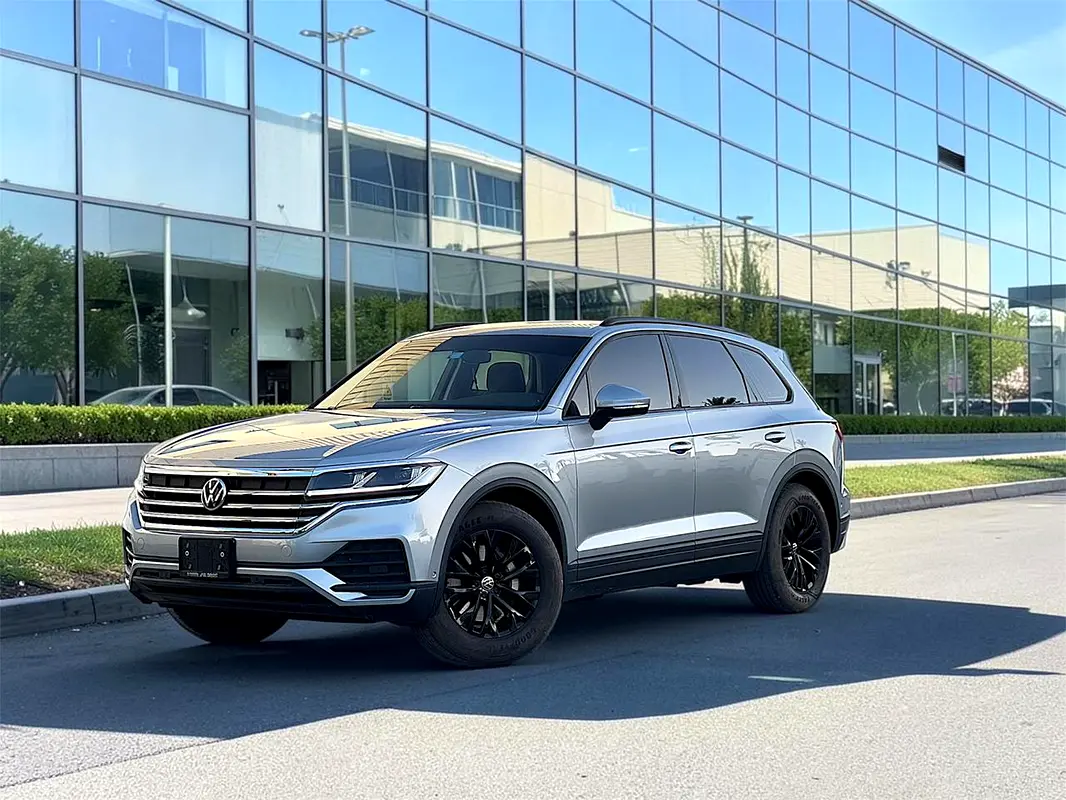 Volkswagen Touareg 2025 — photo 1 of 19