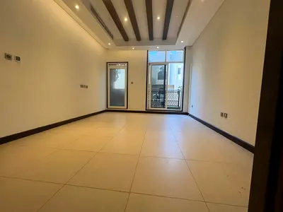 فيلا  تجاريه  للايجار /علي كورنيش الحيره  مباشر /تصلح للانشطه التجاريه/موقع مميز بجوار عجمان /وعلي مخرج دبي