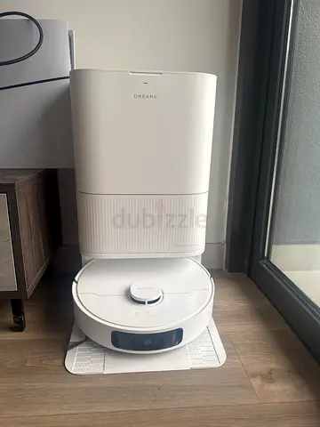 Dreame robot vacuum with auto-empty dock — working, good condition
