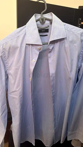 Mens Hugo Boss slim fit shirt Size M/L