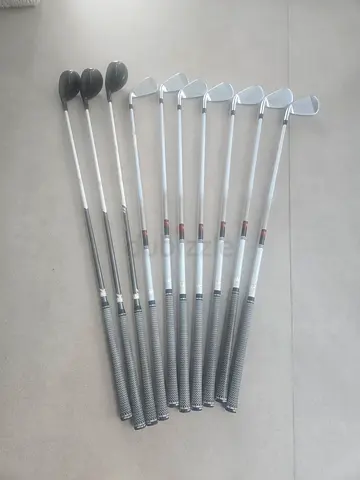 Ladies right hand Used set of golf clubs — irons 56789 and woods 456 and  Driver