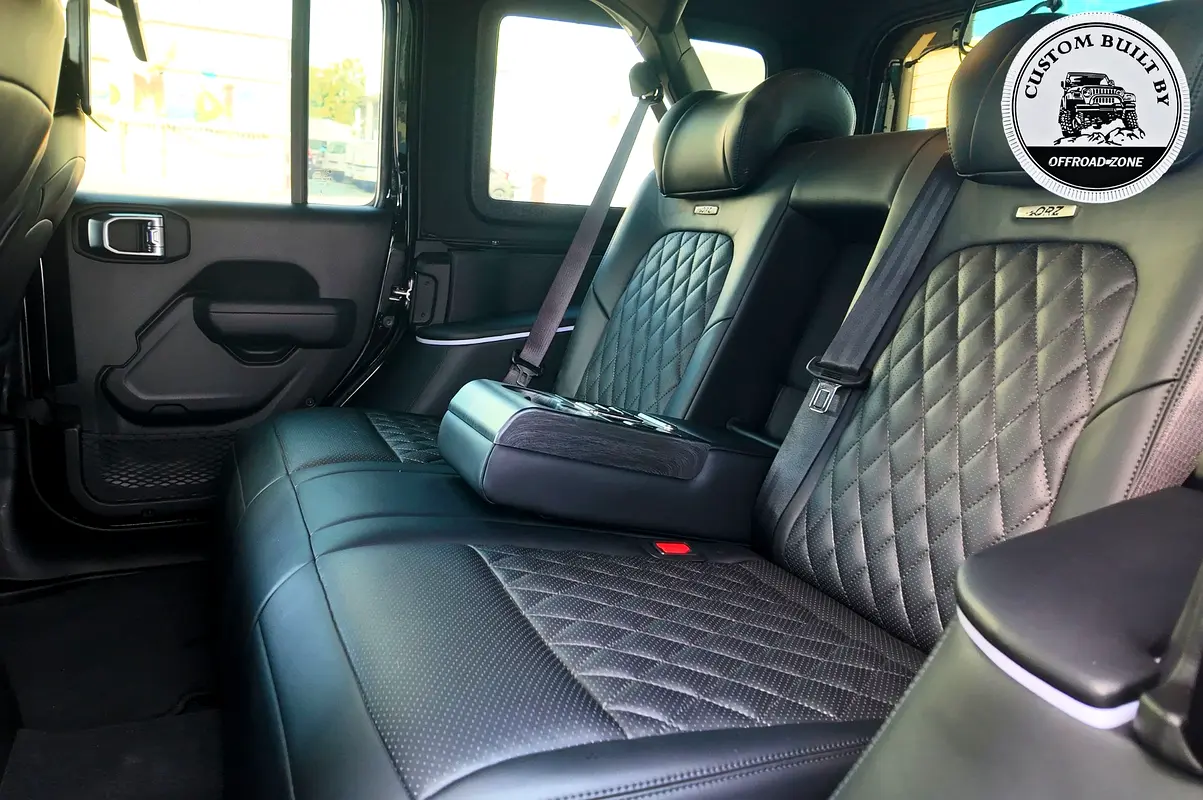 Jeep Wrangler Unlimited 2025 — photo 1 of 20