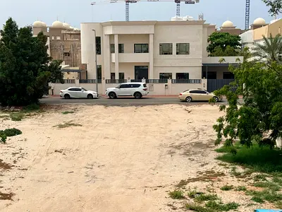 فيلا /طابقين / بتشطيب حديث /بلكونة اطلاله مفتوحه/مساحات واسعه/خزائن بالحائط/موقع مميز
