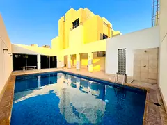 Private entrance / full maintenance / covered parking/ prime location