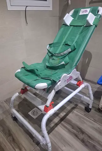 Drive Otter Bath Chair Size Large with Stand