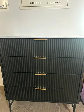 Black ribbed 4-drawers set with gold handles