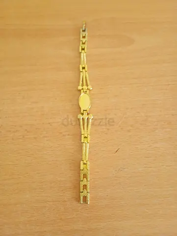 Elegant Gold Bracelet