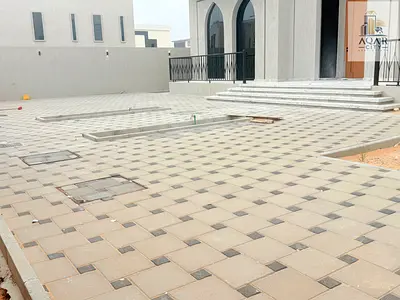 Villa for rent in Al-Haliyo 1 area, electricity included, five master bedrooms and a master majlis. Rental to Gulf nationals only.