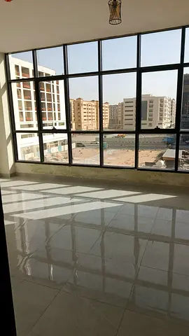 شقق غرفتين وصالة للإيجار في مويلح الشارقة اول ساكن مساحة ممتازة تصميم راقي 3 حمام مطبخ منفصل باركن مجاني مسبح جيم صيانة مجانية السعر 70000 سنويا 6 دفع
