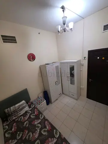 Specious partition room in a charming apartment close to the metro station in TECOM