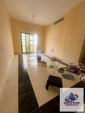 شقة غرفتين وصالة للإيجار في القاسمية الشارقة، مساحة واسعة وتصميم عملي، موقع حيوي مناسب للعائلات مع خيارات دفع مرنة
