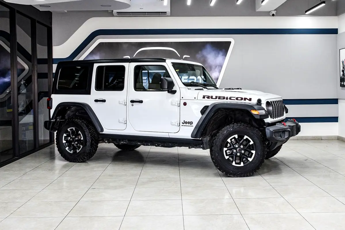 Jeep Wrangler 2025 — photo 1 of 10