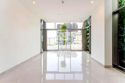 Waterfront Living | Elegant Apt | Ready to Move in