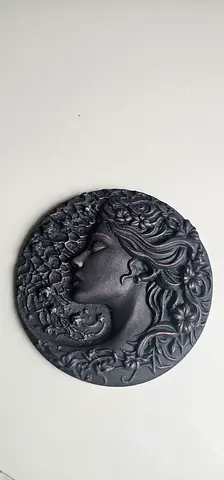 Round black wall decor - Lady in Grace
