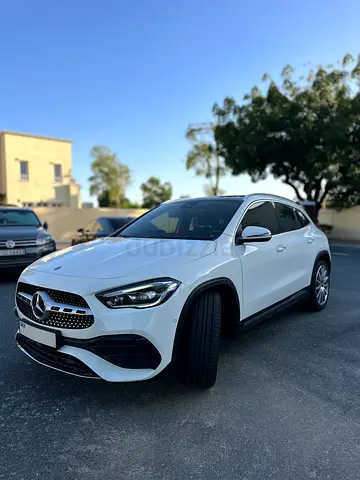 Mercedes Benz GLA 200