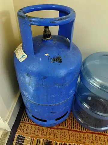 GAS CYLINDER FOR SALE ( PRICE IS NEGOTIABLE )