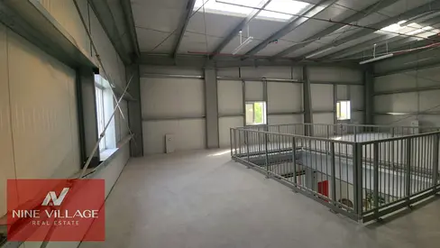 Prime road-facing warehouse with high visibility yearly and Monthly