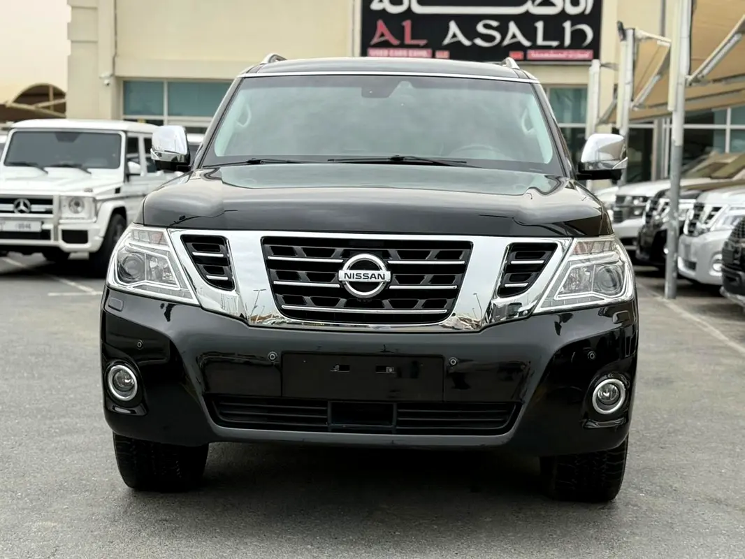 Nissan Patrol 2017 — photo 1 of 18
