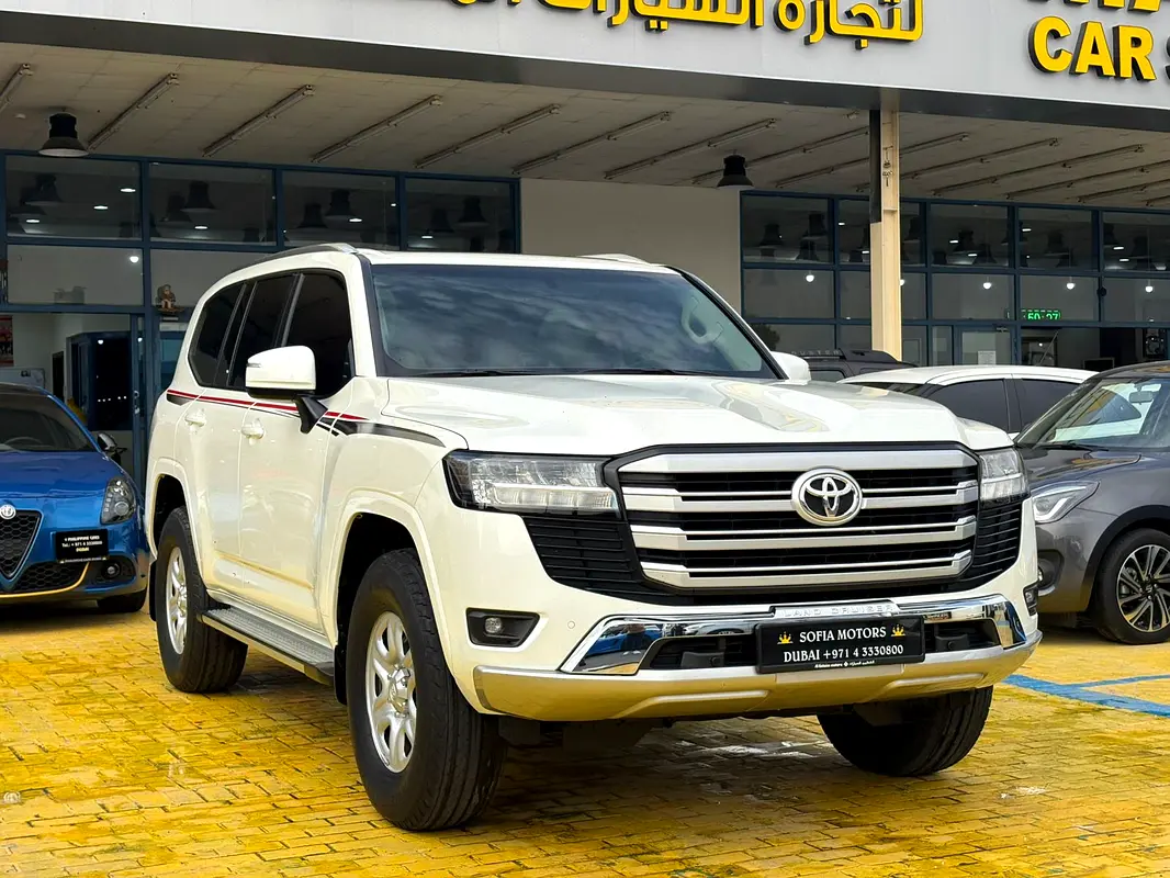 Toyota Land Cruiser 2024 — photo 1 of 15