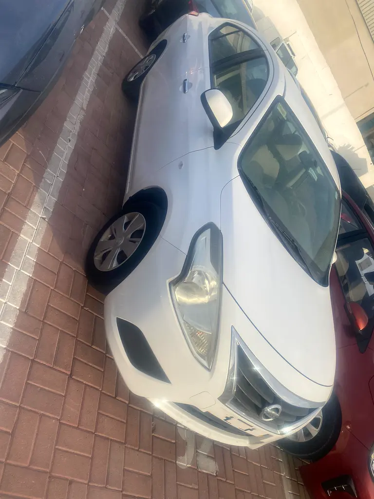 Nissan Sunny 2016 — photo 1 of 4