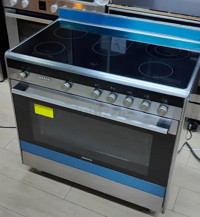 Siemens electric cooker five burner same like new condition working perfectly for sale
