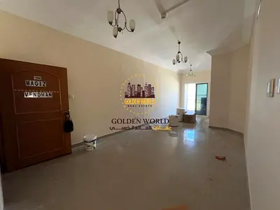 شقة غرفتين وصالة في القاسمية الشارقة، بلكونة، إطلالة مفتوحة، خزائن، حمامين، موقع مميز قريب من الخدمات، وصول سهل لدبي، 40 ألف سنوياً