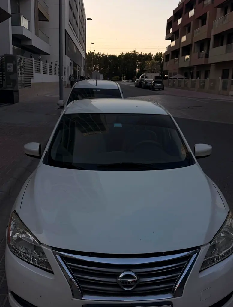 Nissan Sentra 2014 — photo 1 of 4