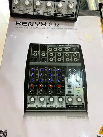Xenyx 802 Premium 8-inputs 2-bus Mixer with XENYX Mic
