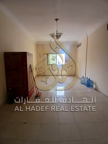 🏡 للإيجار في الشارقة – منطقة المريجة ✨ 🌟 فرصة مميزة للسكن في واحدة من المناطق الهادئة والمناسبة للعائلات في الشارقة 🌟  متاح الآن شقة غرفتين وصالة