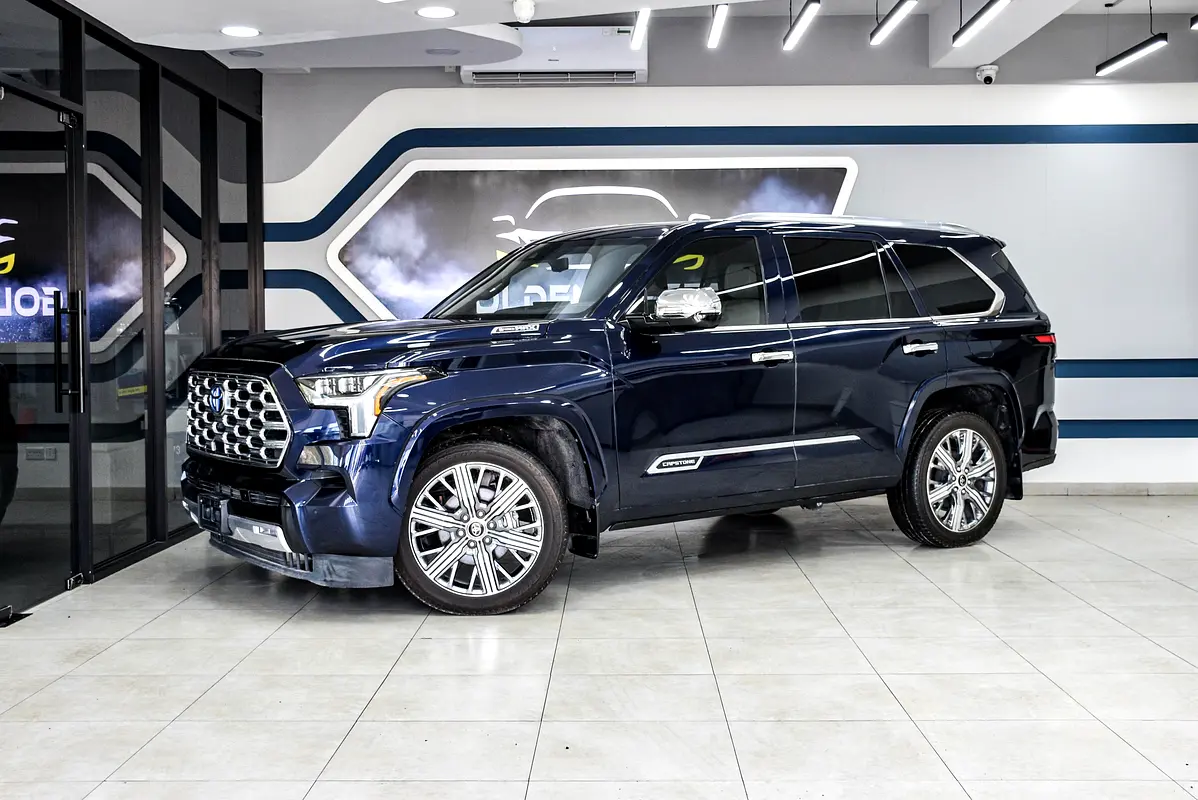 Toyota Sequoia 2024 — photo 1 of 19